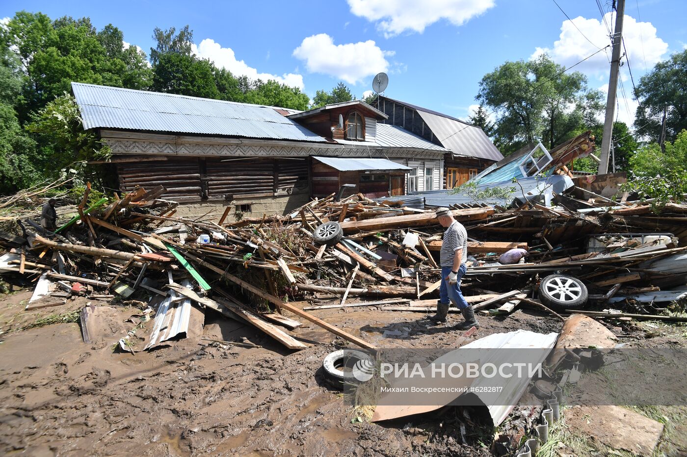 Последствия прорыва дамбы в Подмосковье