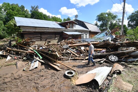 Последствия прорыва дамбы в Подмосковье