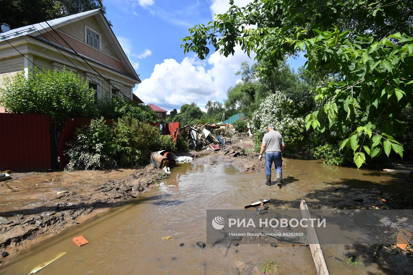 Последствия прорыва дамбы в Подмосковье