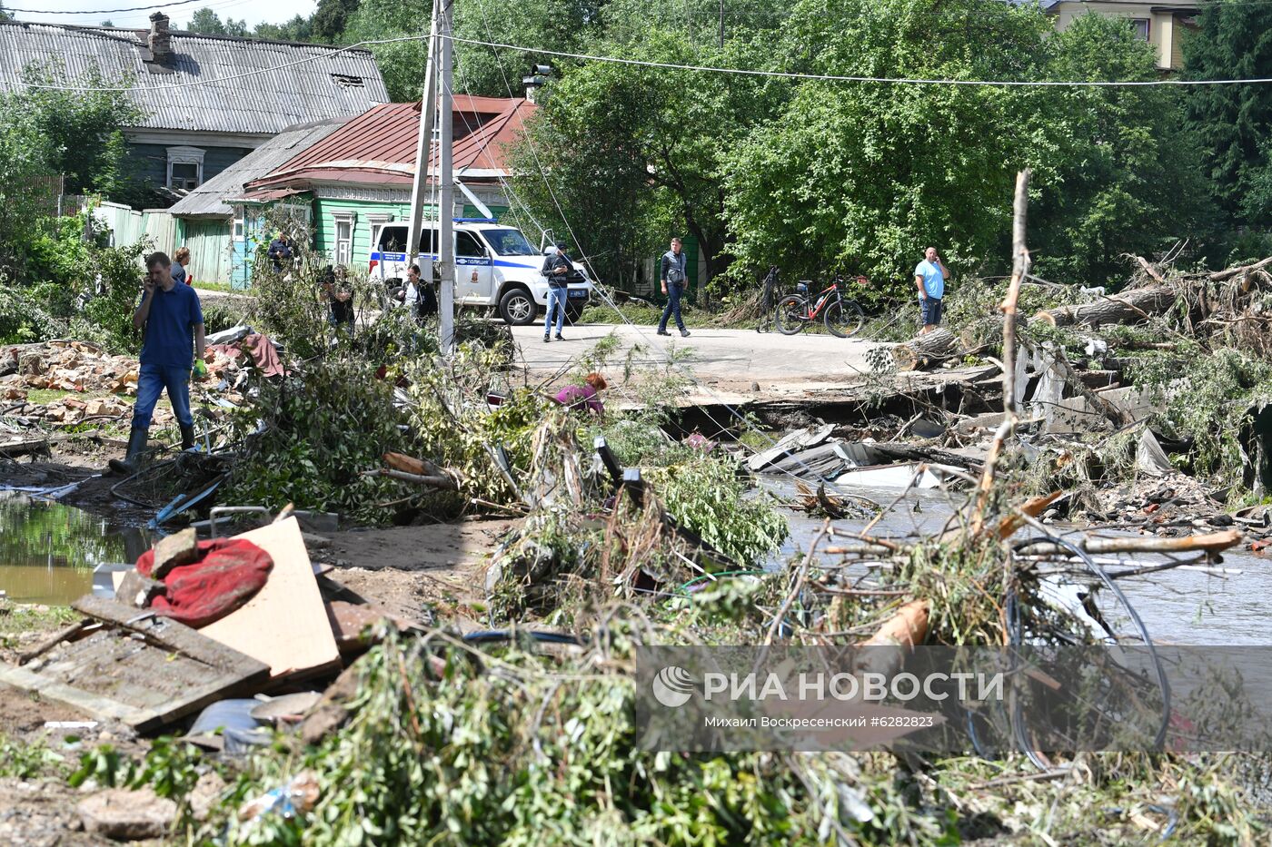 Последствия прорыва дамбы в Подмосковье