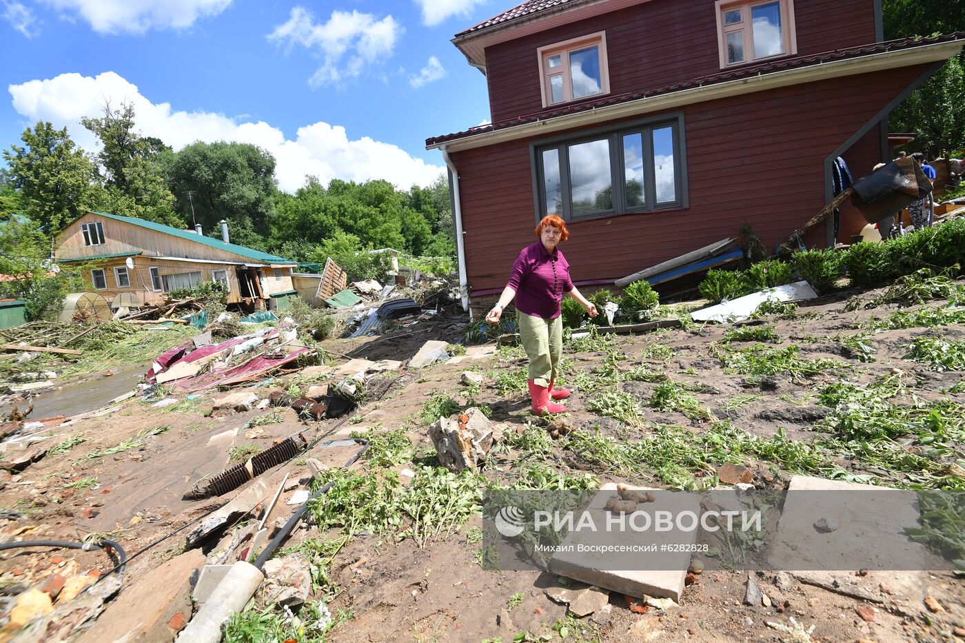 Последствия прорыва дамбы в Подмосковье