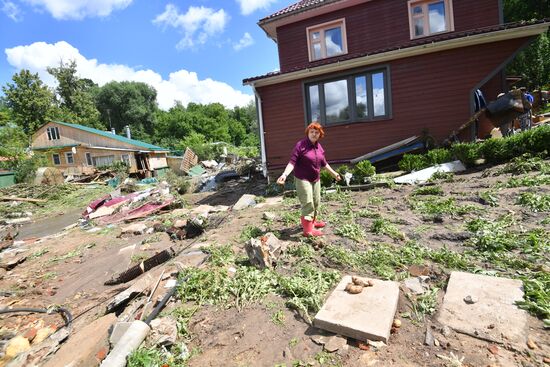 Последствия прорыва дамбы в Подмосковье