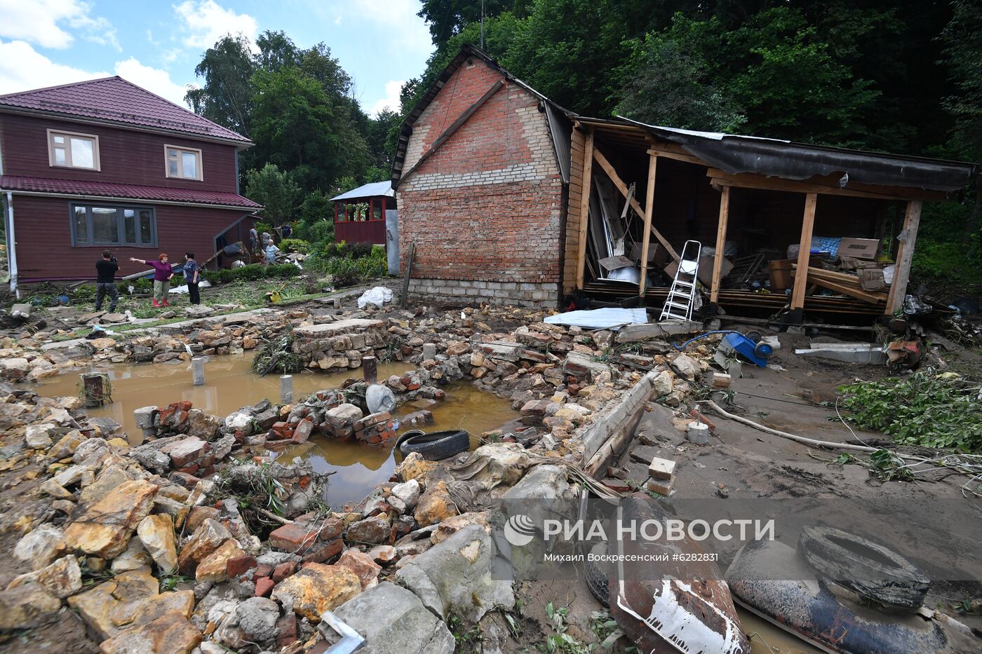 Последствия прорыва дамбы в Подмосковье