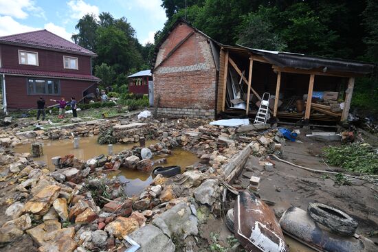 Последствия прорыва дамбы в Подмосковье