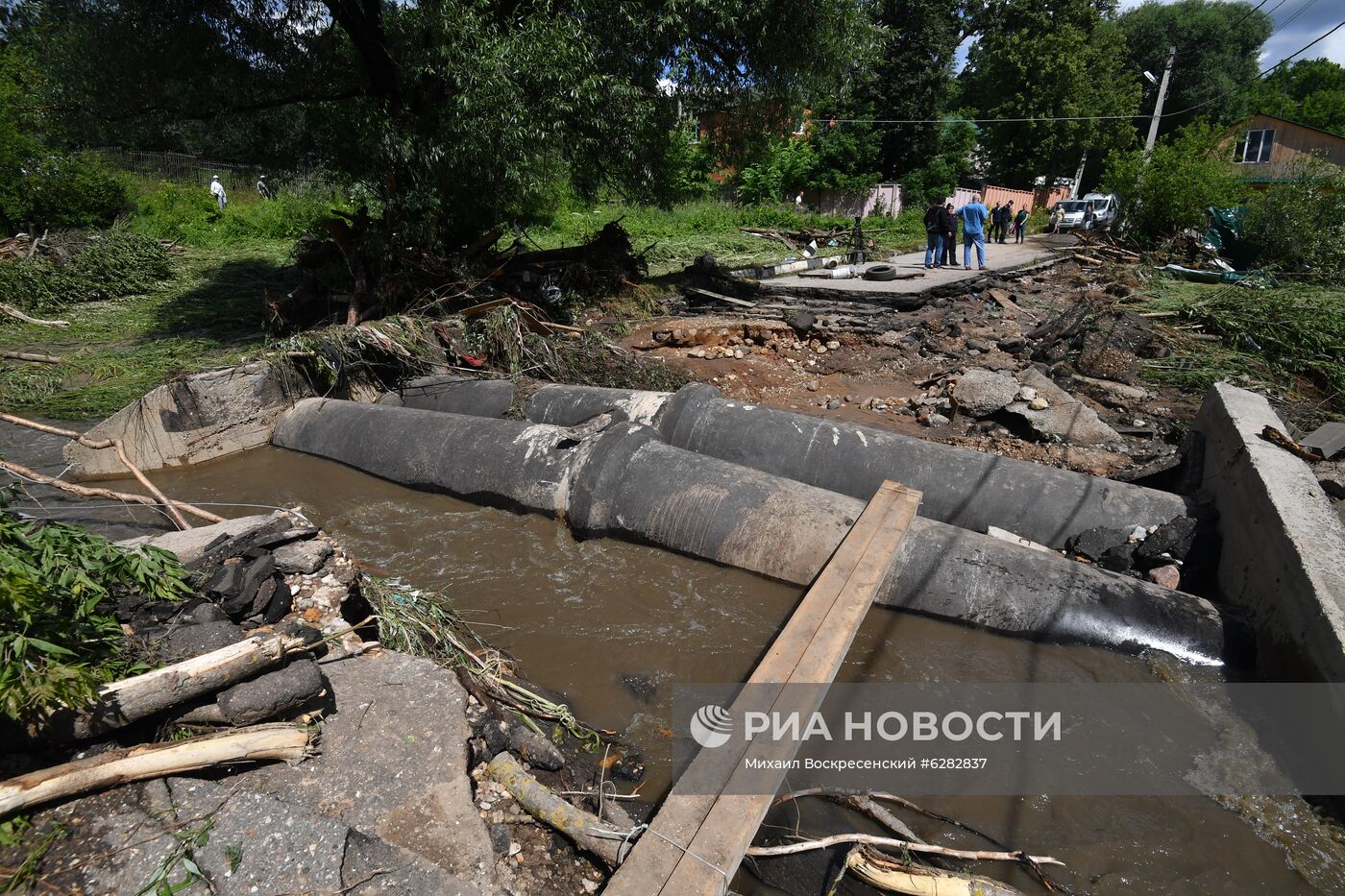 Последствия прорыва дамбы в Подмосковье