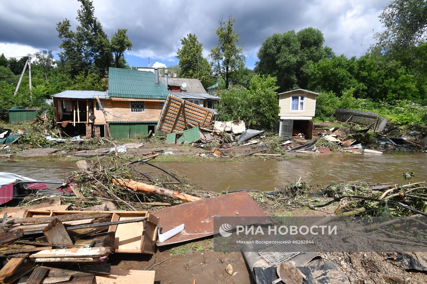 Последствия прорыва дамбы в Подмосковье