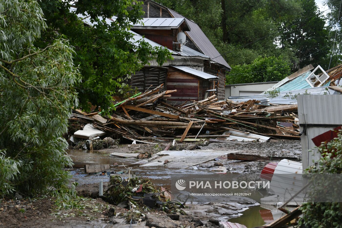 Последствия прорыва дамбы в Подмосковье