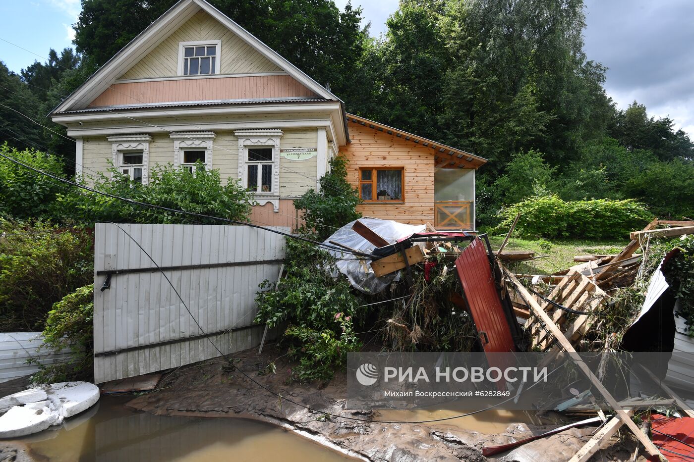 Последствия прорыва дамбы в Подмосковье