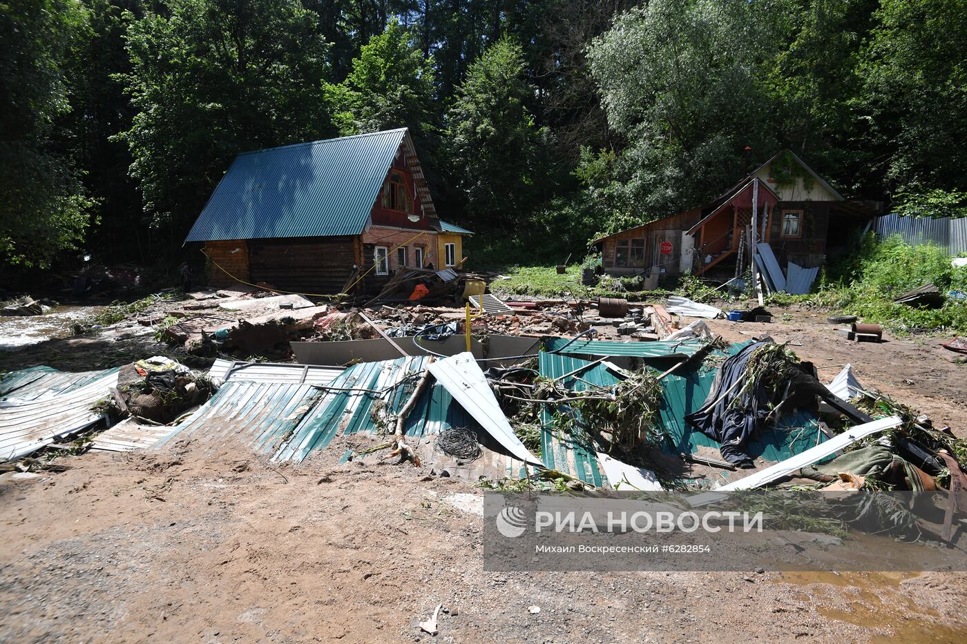 Последствия прорыва дамбы в Подмосковье