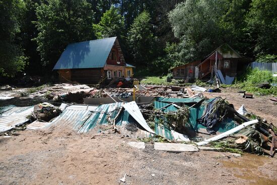 Последствия прорыва дамбы в Подмосковье