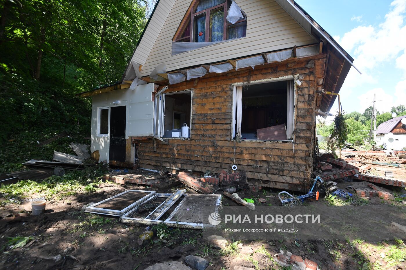 Последствия прорыва дамбы в Подмосковье