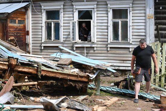 Последствия прорыва дамбы в Подмосковье