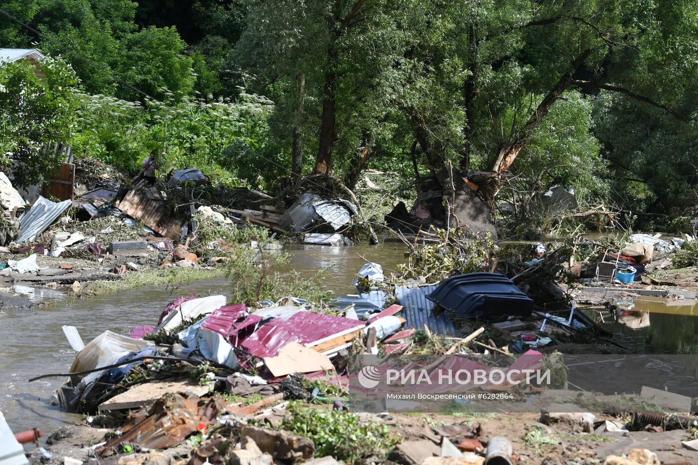 Последствия прорыва дамбы в Подмосковье
