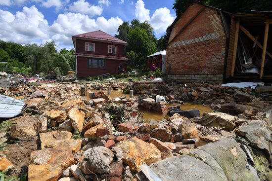 Последствия прорыва дамбы в Подмосковье