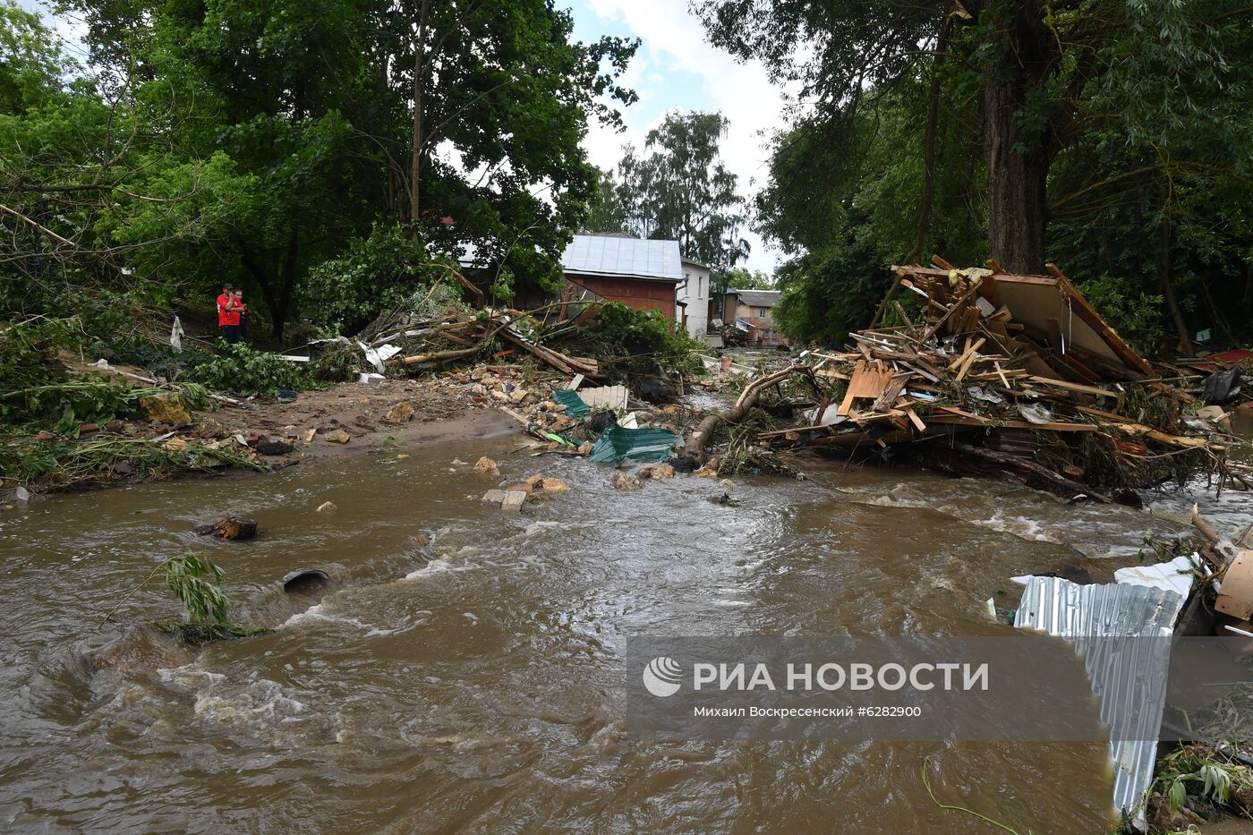 Последствия прорыва дамбы в Подмосковье