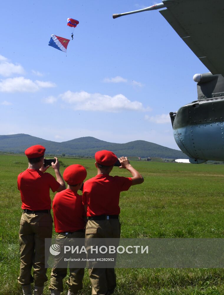 Вручение полковой чаши Минобороны личному составу авиационного полка