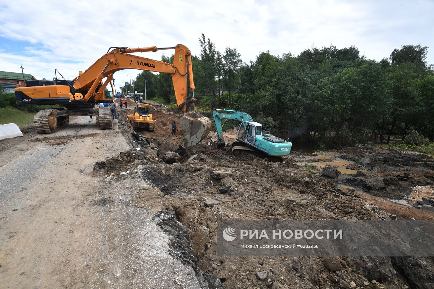 Последствия прорыва дамбы в Подмосковье