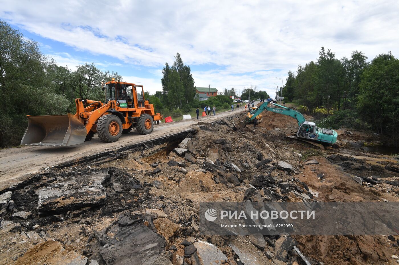 Последствия прорыва дамбы в Подмосковье