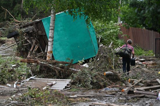 Последствия прорыва дамбы в Подмосковье