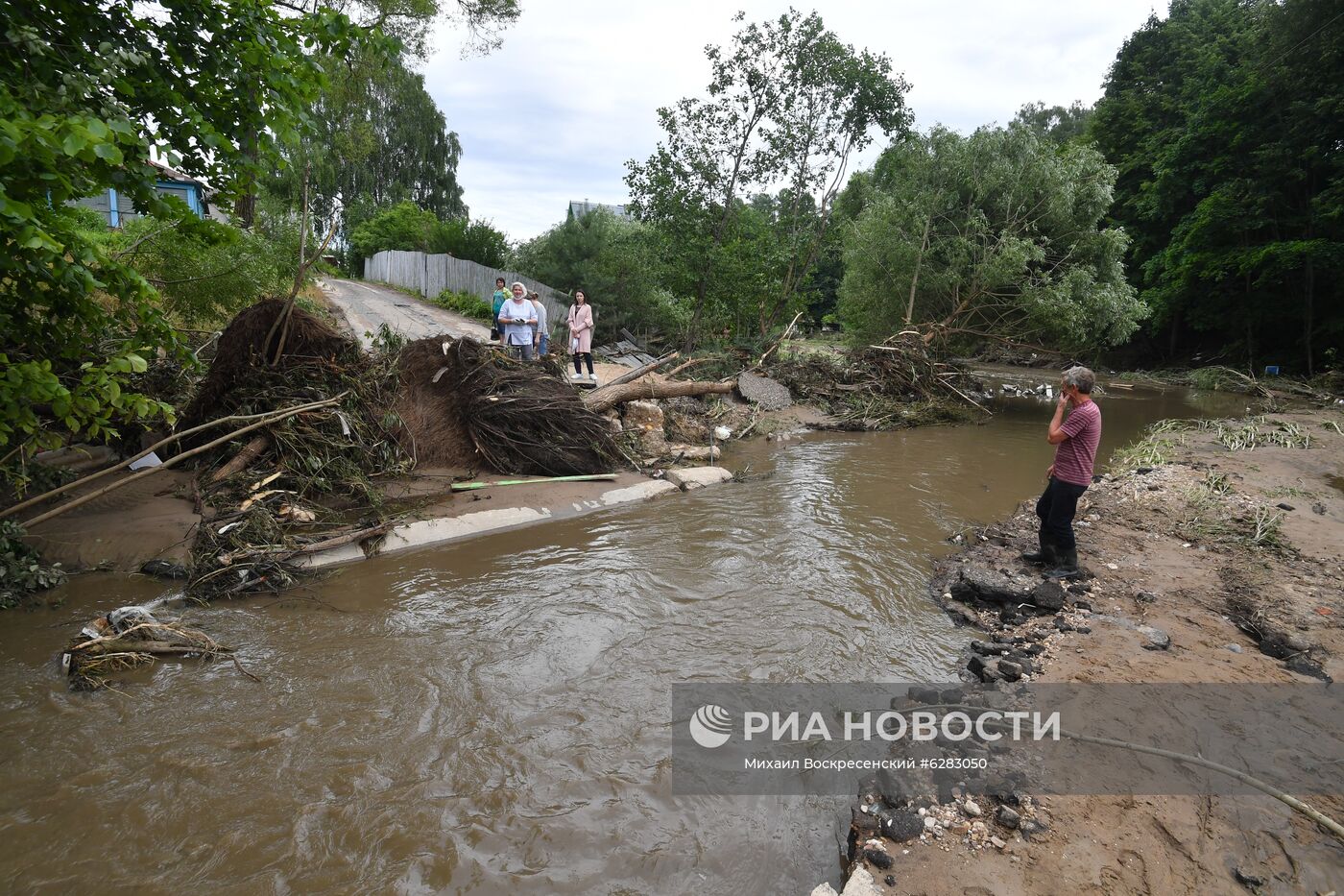 Последствия прорыва дамбы в Подмосковье
