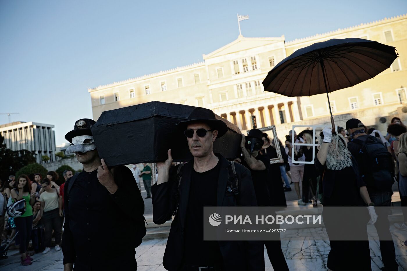 Акция в Афинах против запрета на проведение митингов