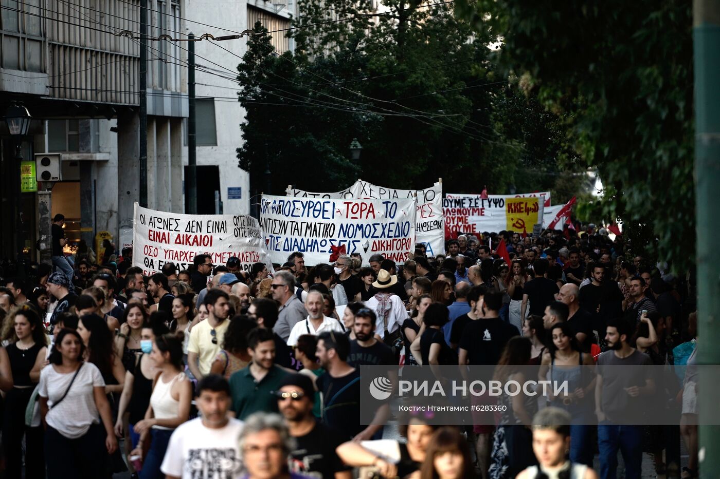 Акция в Афинах против запрета на проведние митингов