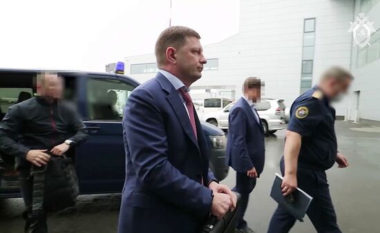 Губернатора Хабаровского края Сергея Фургала доставили в Москву