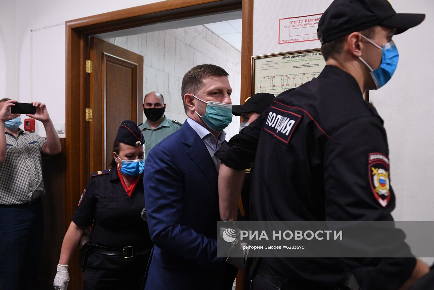 Избрание меры пресечения губернатору Хабаровского края С. Фургалу