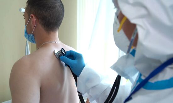 Испытание вакцины от коронавируса в военном госпитале имени Бурденко в Москве