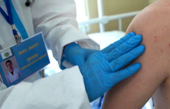 Испытание вакцины от коронавируса в военном госпитале имени Бурденко в Москве