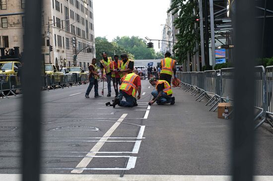Граффити Black lives matter появилось напротив Башни Трампа в Нью-Йорке