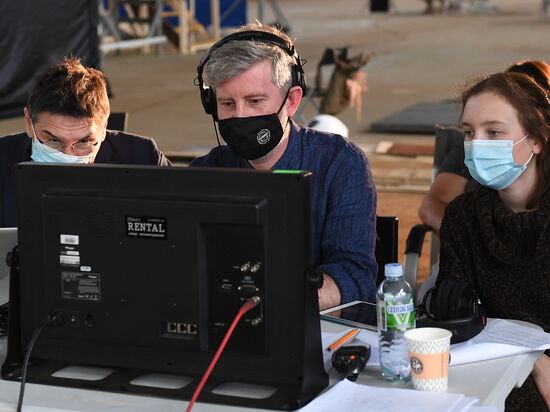 Возобновление съемок фильма "Белый снег"