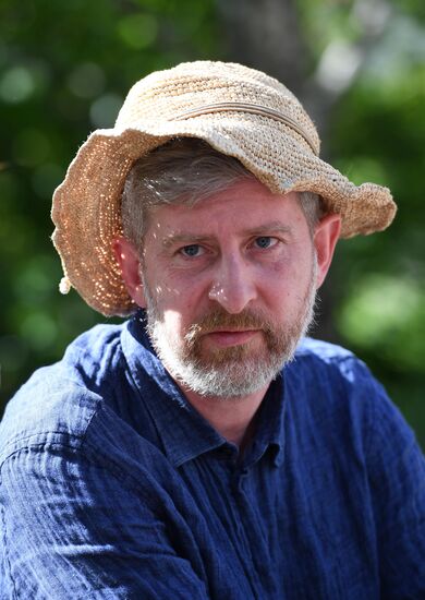 Возобновление съемок фильма "Белый снег"