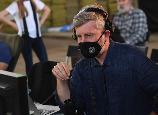 Возобновление съемок фильма "Белый снег"