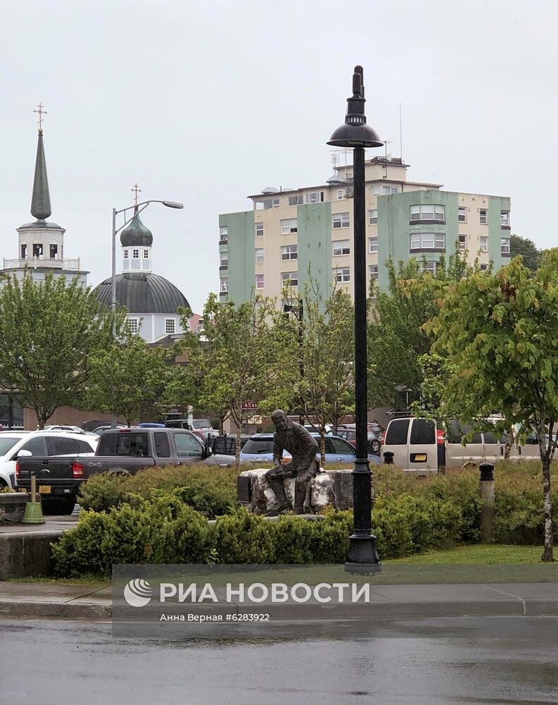 Памятник губернатору Аляски А. Баранову