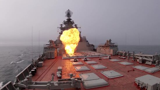 Корабли Северного флота нанесли удар по условному противнику
