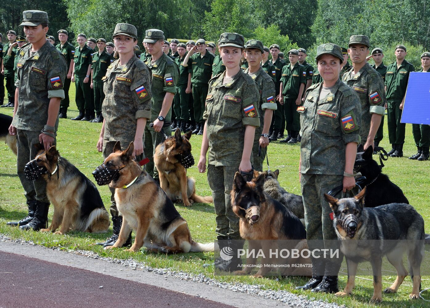 Всеармейский этап международного конкурса кинологов "Верный друг-2020"