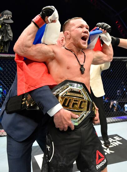 Пётр Ян стал чемпионом UFC в легчайшем весе