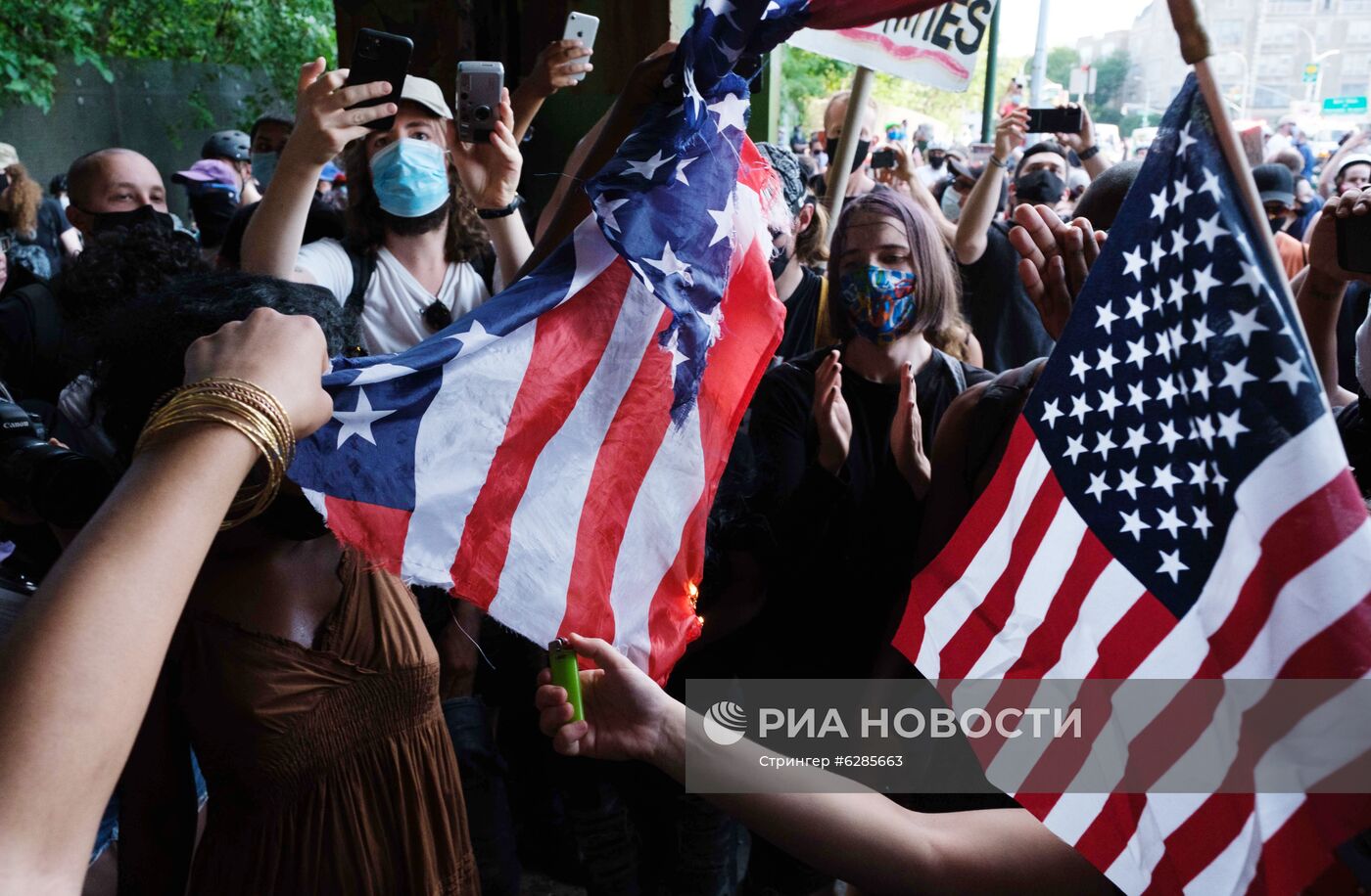 Столкновения между сторонниками и противниками акции BLM в Нью-Йорке