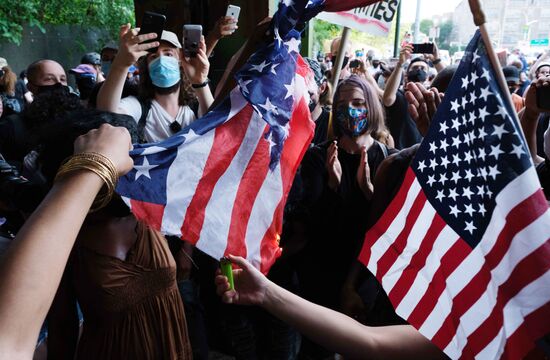 Столкновения между сторонниками и противниками акции BLM в Нью-Йорке