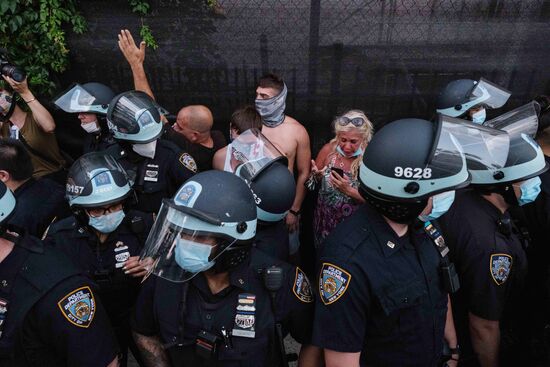 Столкновения между сторонниками и противниками акции BLM в Нью-Йорке