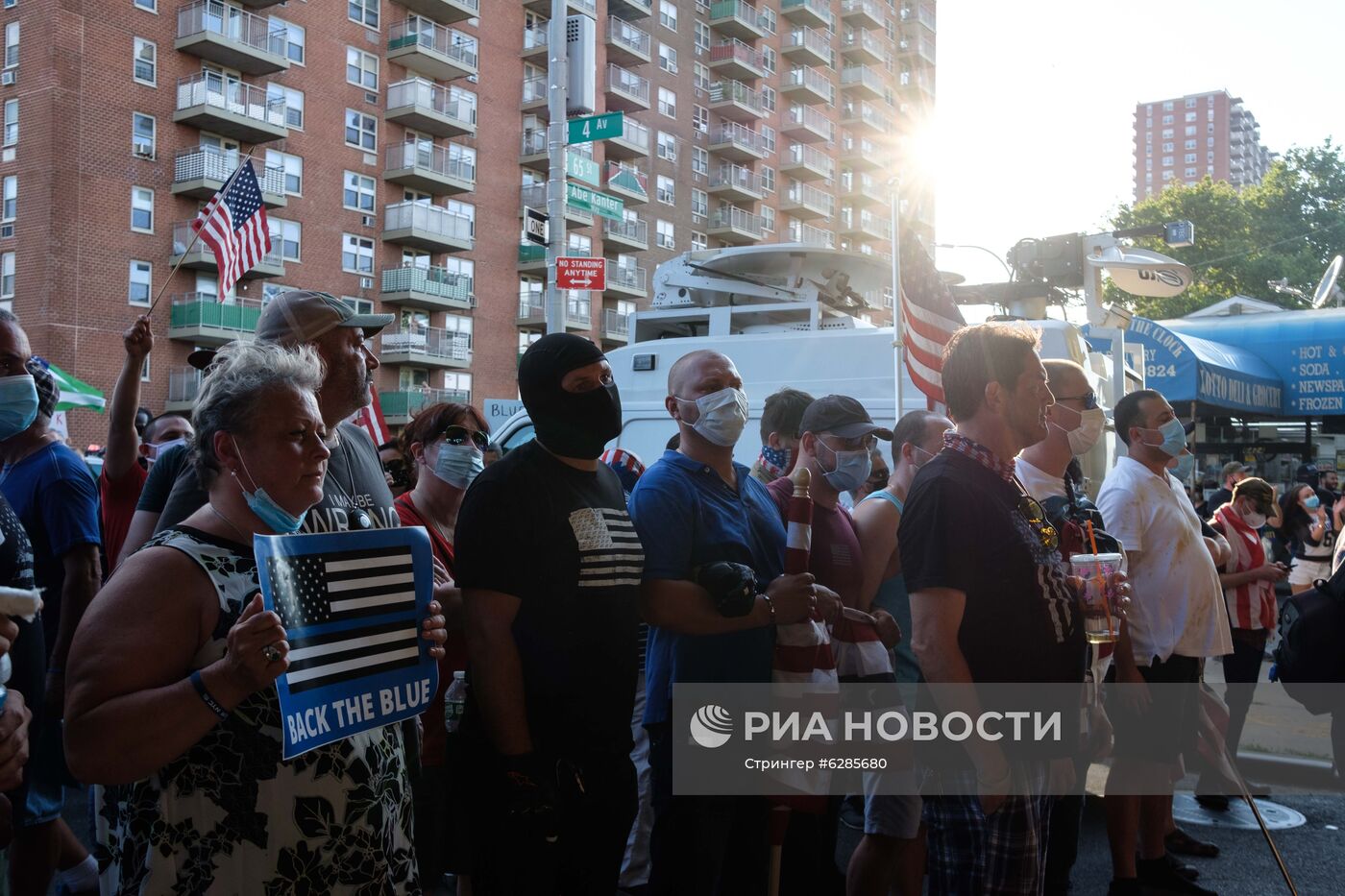 Столкновения между сторонниками и противниками акции BLM в Нью-Йорке