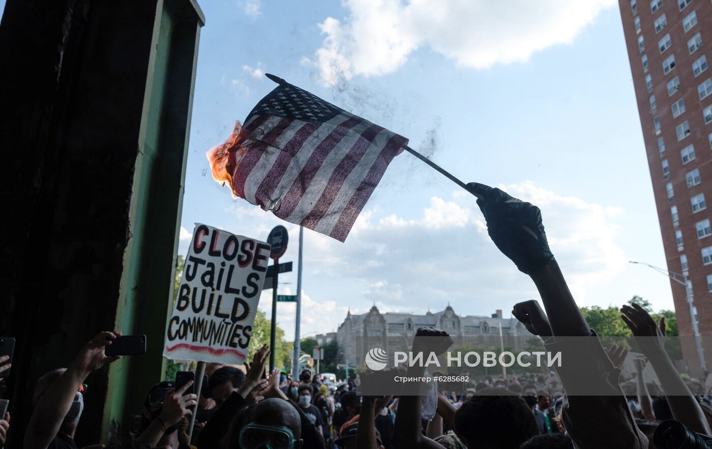 Столкновения между сторонниками и противниками акции BLM в Нью-Йорке