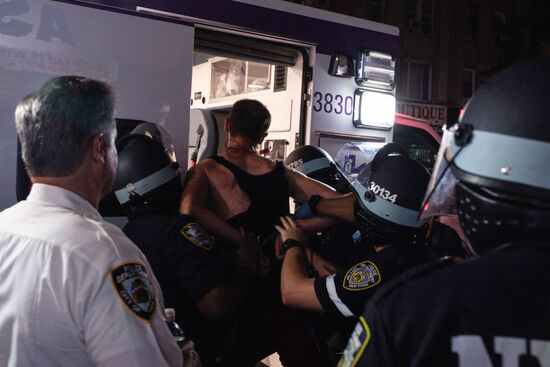 Столкновения между сторонниками и противниками акции BLM в Нью-Йорке