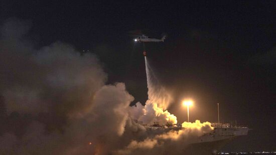 Пожар на борту десантного корабля на базе ВМС США в Сан-Диего