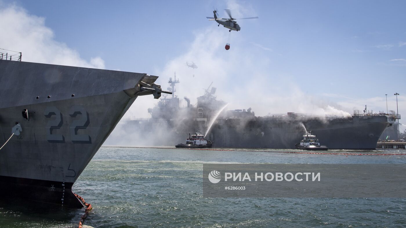 Пожар на борту десантного корабля на базе ВМС США в Сан-Диего