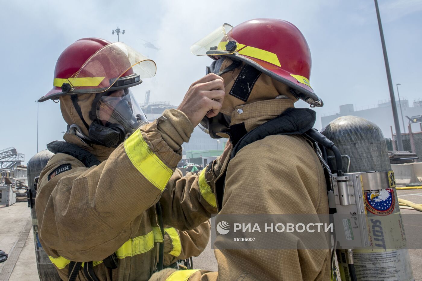 Пожар на борту десантного корабля на базе ВМС США в Сан-Диего