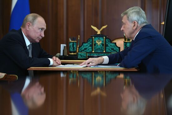 Президент РФ В. Путин встретился с президентом "НМИЦ эндокринологии" И. Дедовым