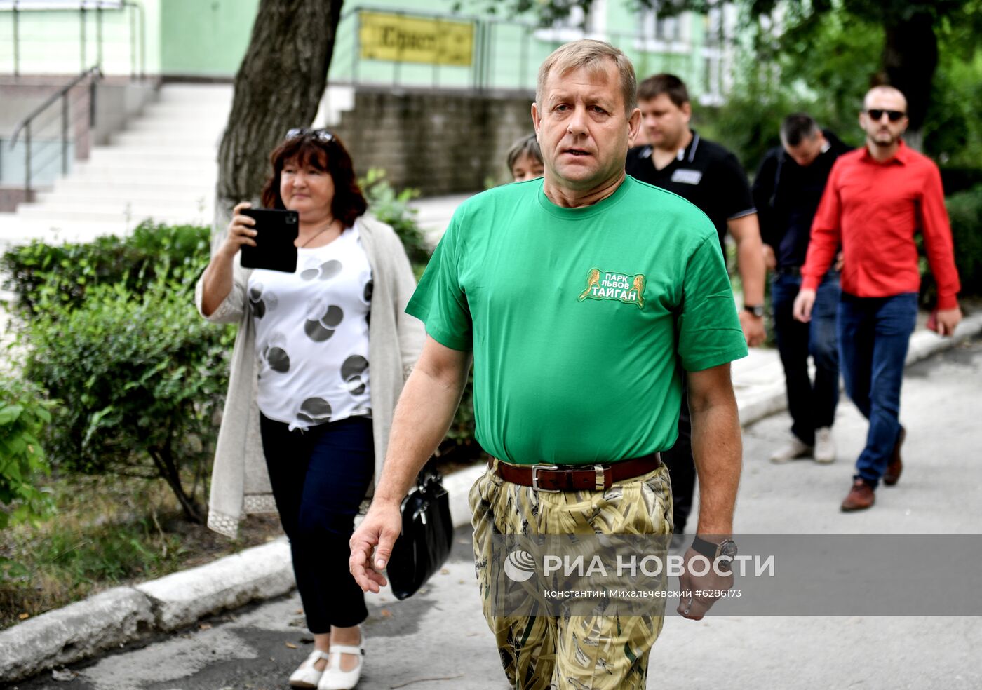 Оглашение приговора владельцу парка львов "Тайган" Олегу Зубкову