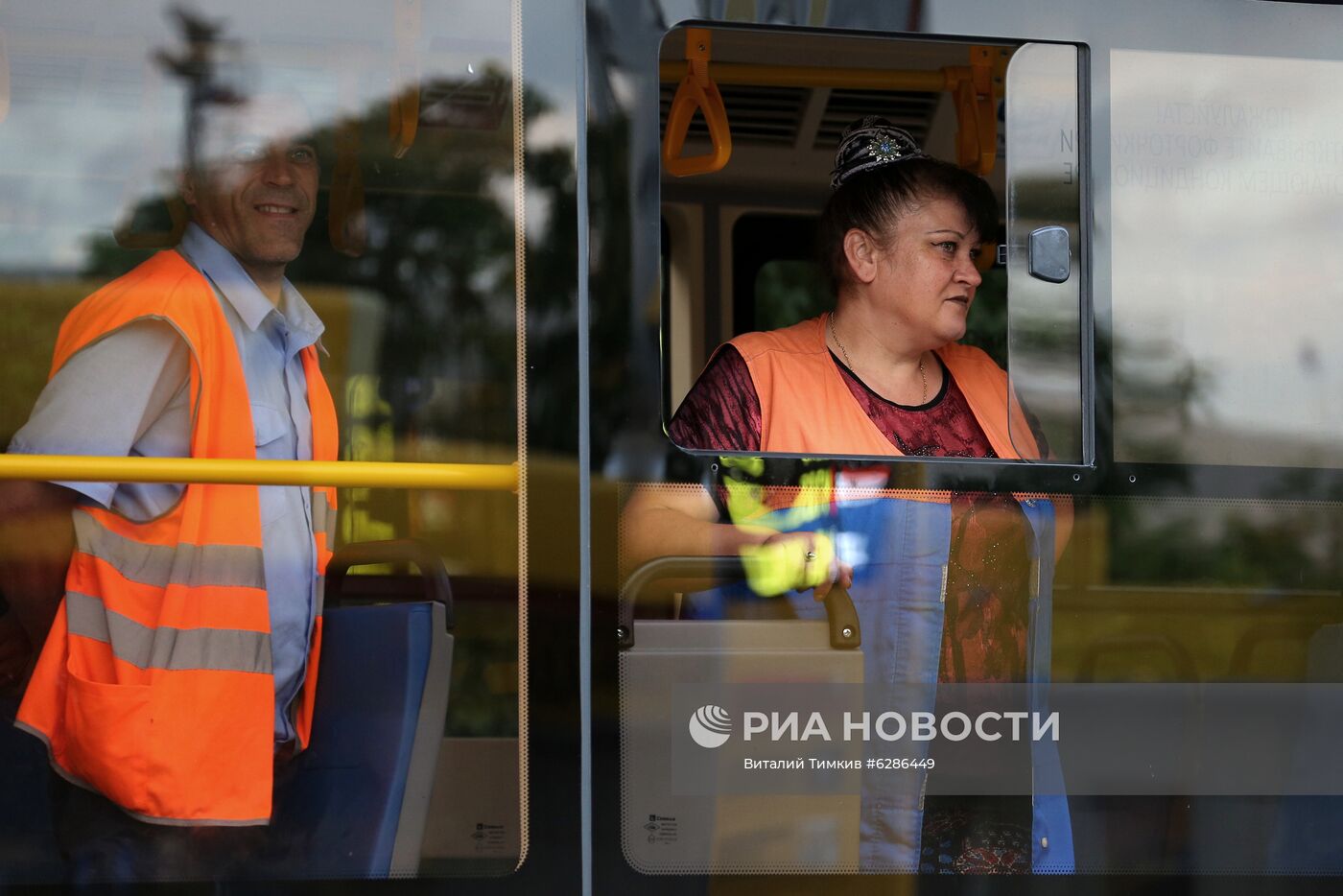 В центре Краснодара после мощного ливня утонул трамвай